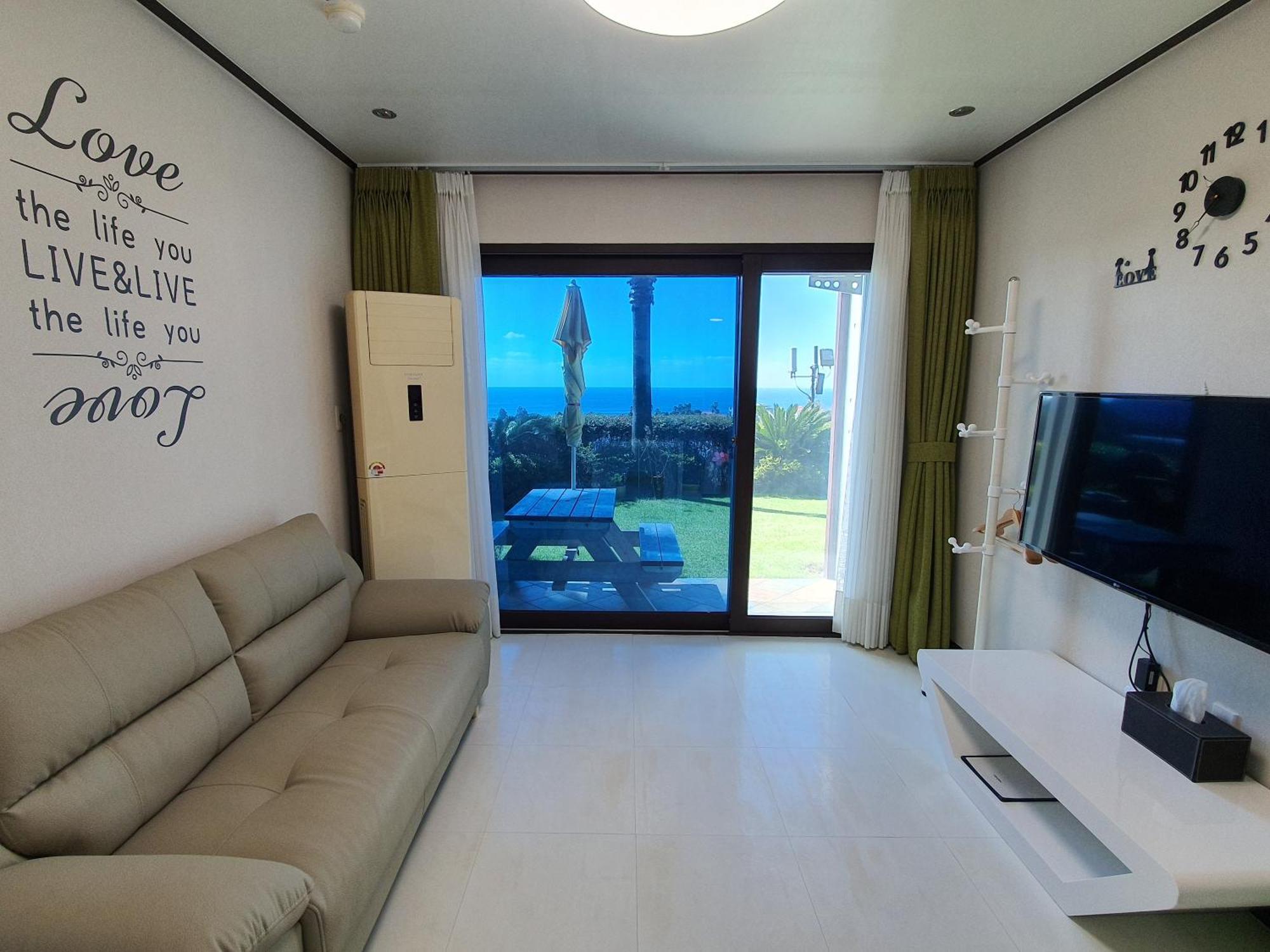 Beewool Chaewool Pension Seogwipo Room photo